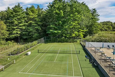 60 Hampton Meadows Hampton NH 03842