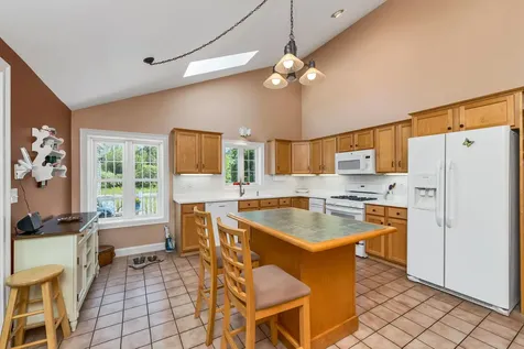 60 Hampton Meadows Hampton NH 03842