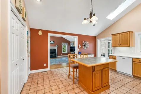 60 Hampton Meadows Hampton NH 03842