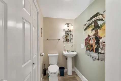 60 Hampton Meadows Hampton NH 03842