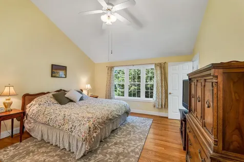 60 Hampton Meadows Hampton NH 03842