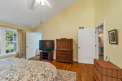 60 Hampton Meadows Hampton NH 03842