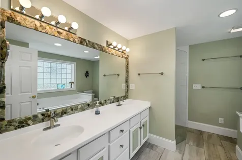 60 Hampton Meadows Hampton NH 03842