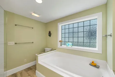 60 Hampton Meadows Hampton NH 03842