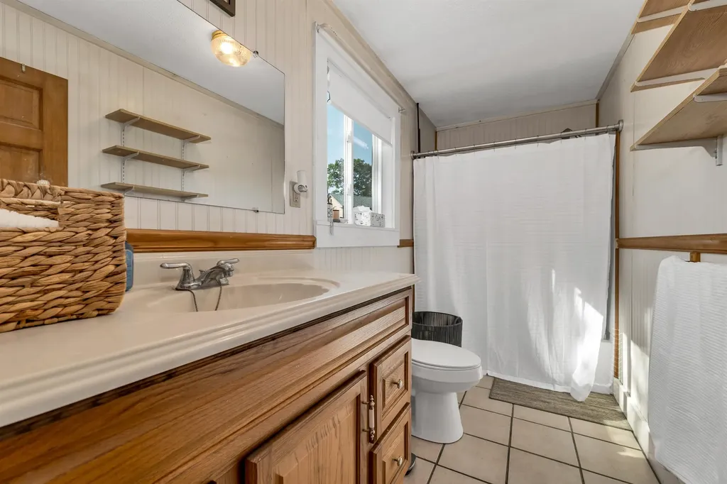 9 Hunt Avenue Franklin NH 03235