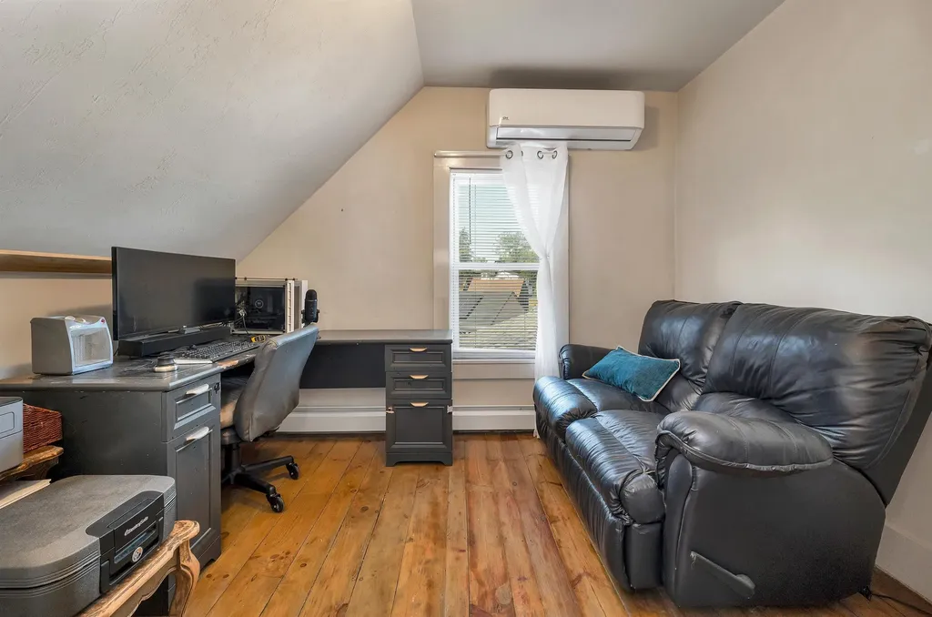 9 Hunt Avenue Franklin NH 03235