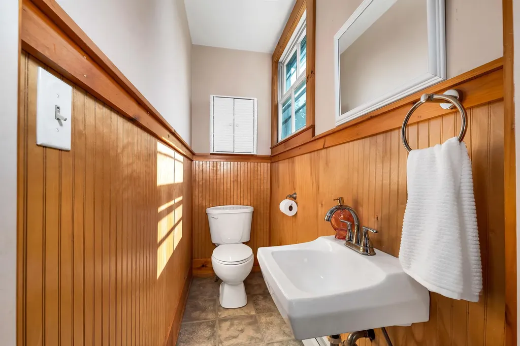 9 Hunt Avenue Franklin NH 03235