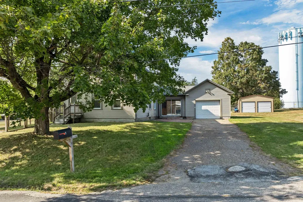 9 Hunt Avenue Franklin NH 03235