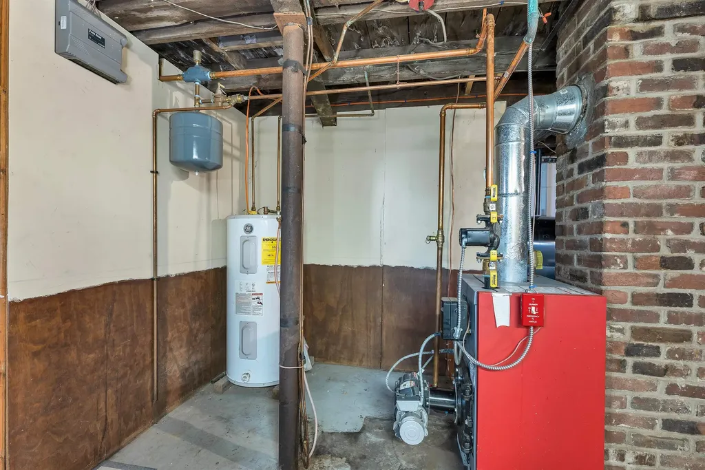 9 Hunt Avenue Franklin NH 03235