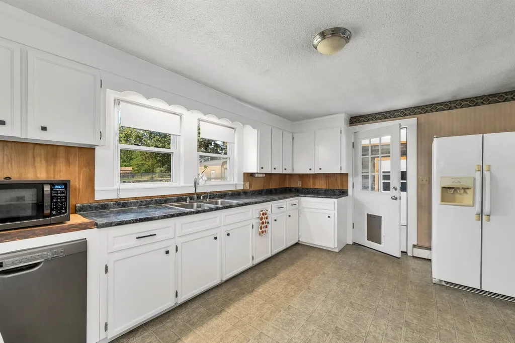 9 Hunt Avenue Franklin NH 03235