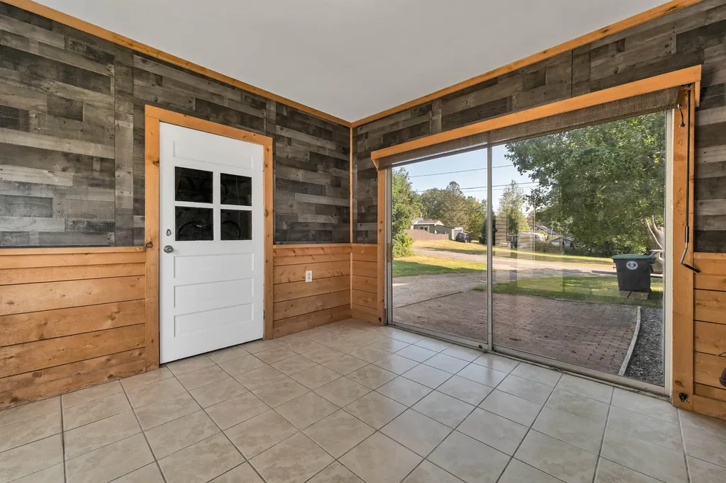 9 Hunt Avenue Franklin NH 03235