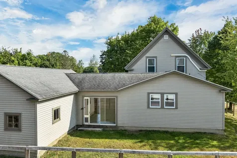 9 Hunt Avenue Franklin NH 03235