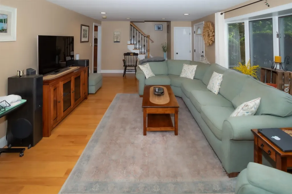 12 Apache Street Dover NH 03820-6206