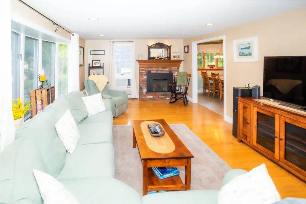 12 Apache Street Dover NH 03820-6206
