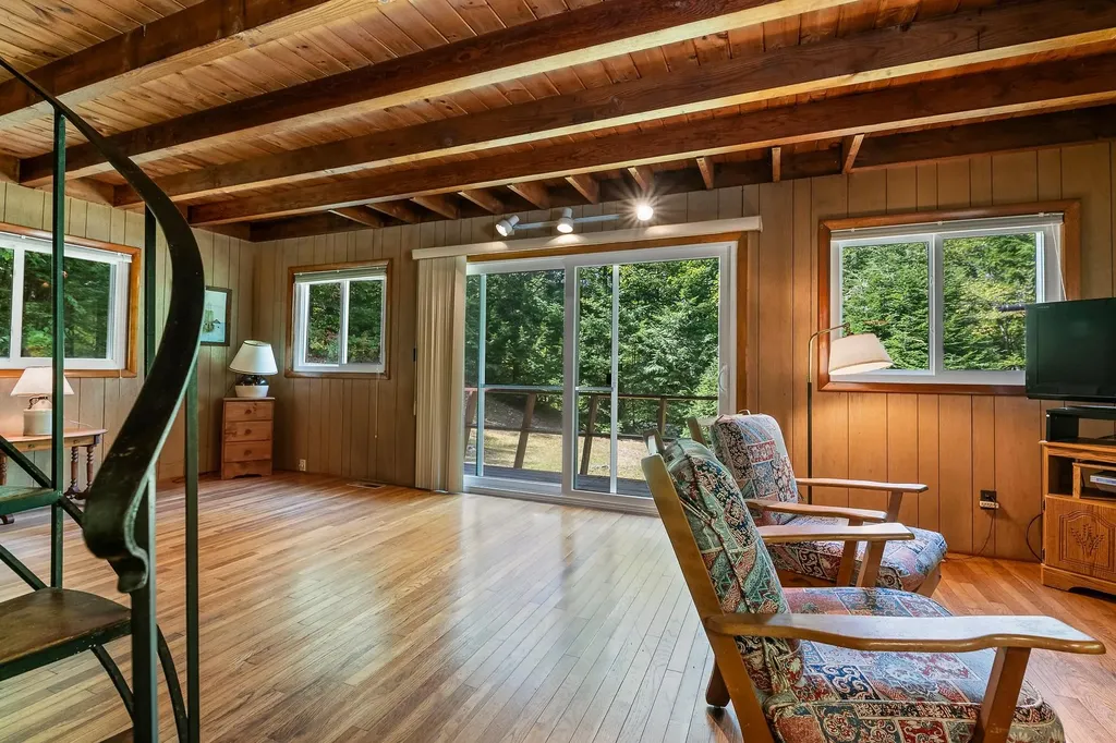 139 Camp Sunapee Road New London NH 03257