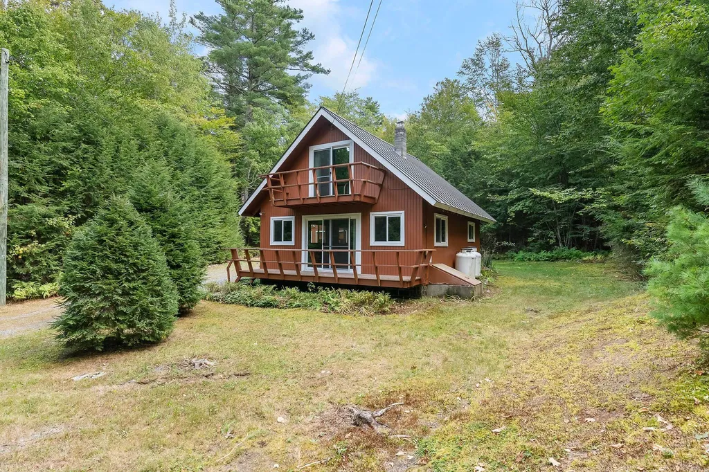139 Camp Sunapee Road New London NH 03257