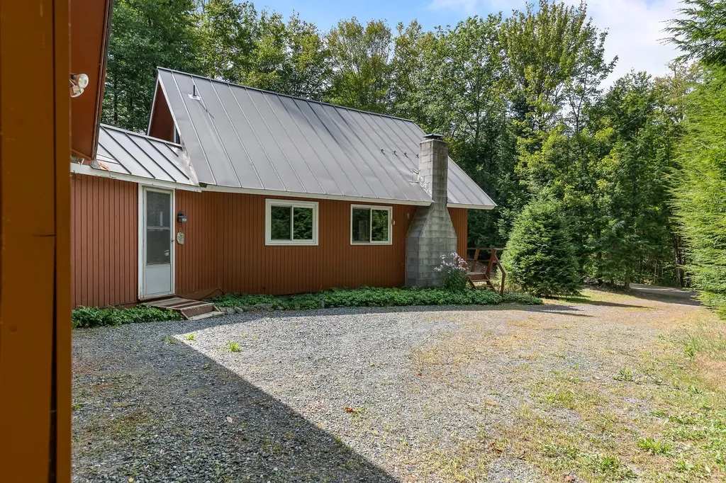 139 Camp Sunapee Road New London NH 03257