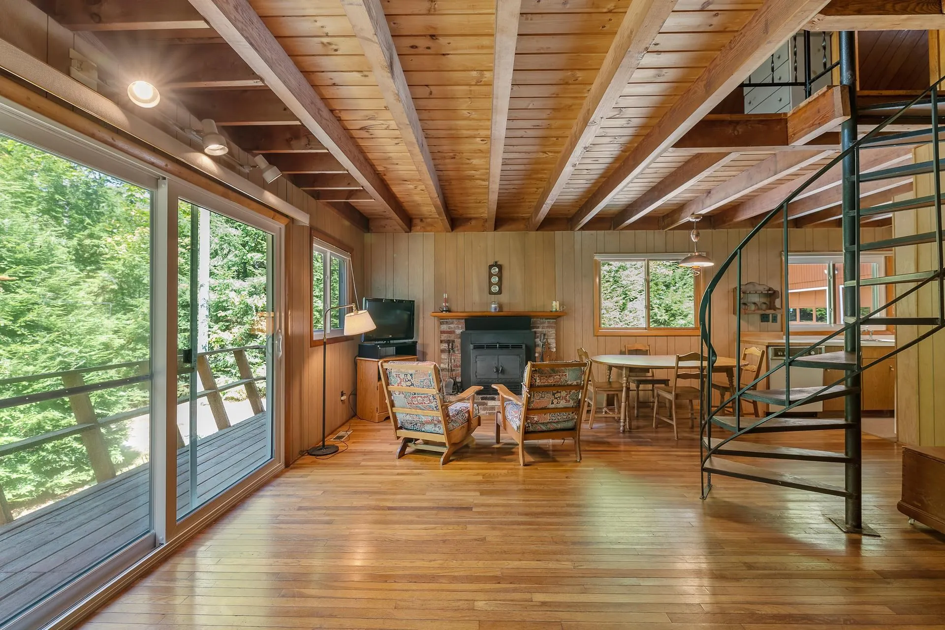 139 Camp Sunapee Road New London NH 03257