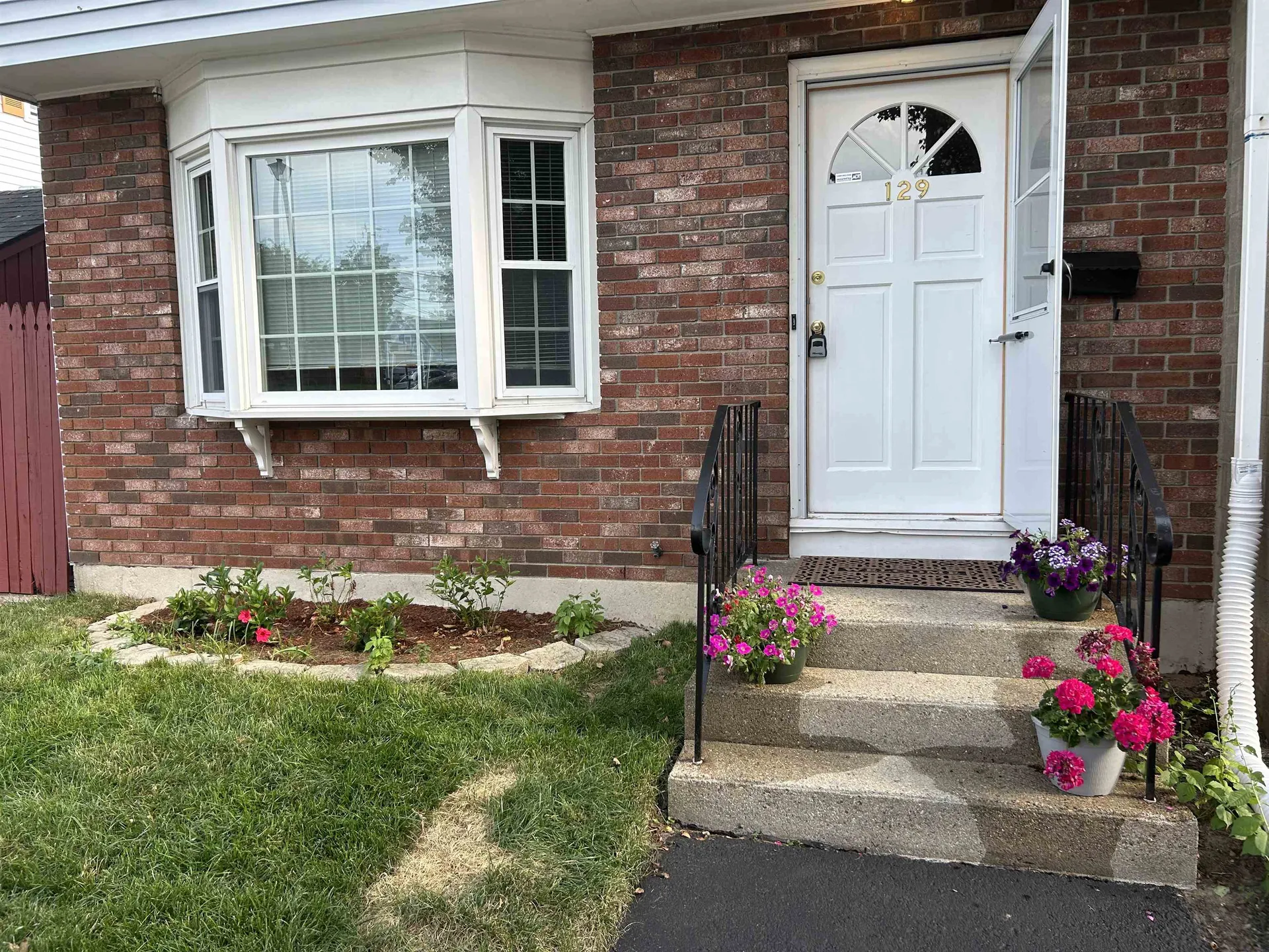 129 Laurel Street Manchester NH 03103