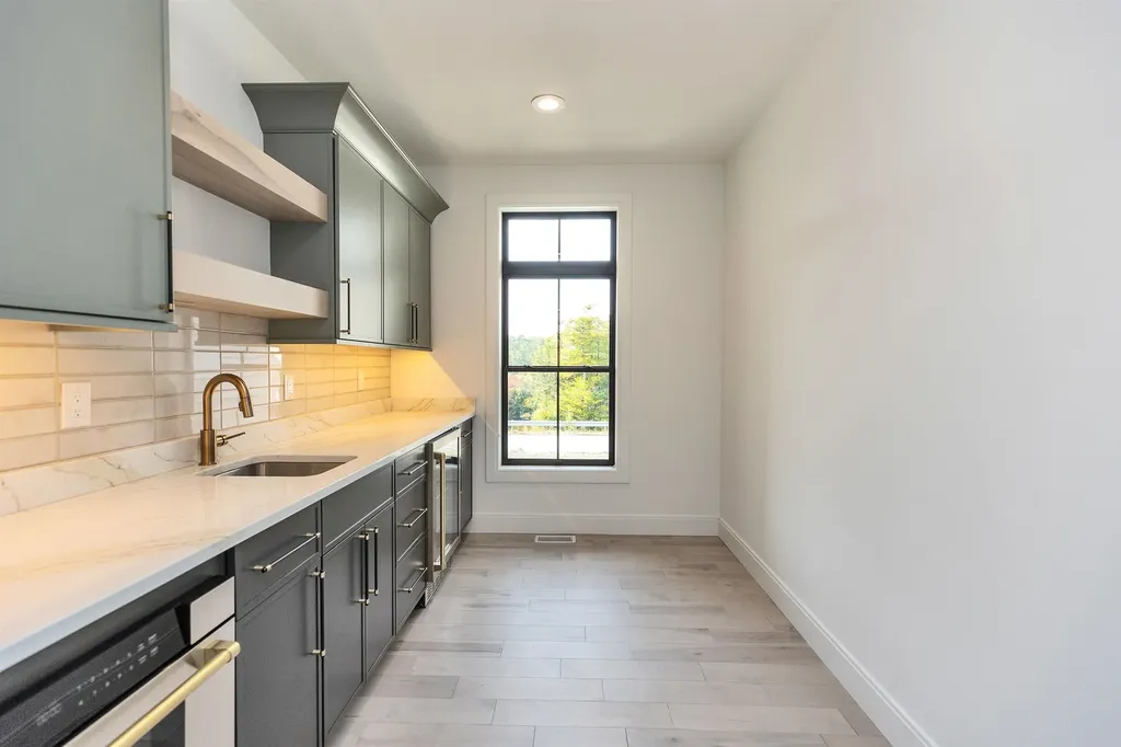 17-4-28 Boiling Kettle Way Bedford NH 03110