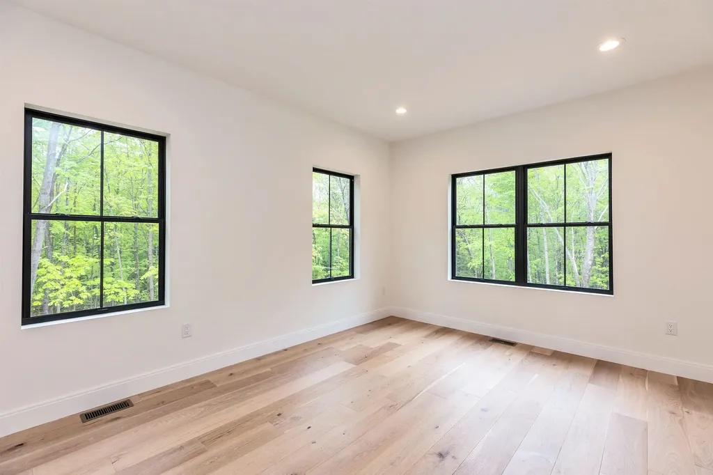 17-4-28 Boiling Kettle Way Bedford NH 03110