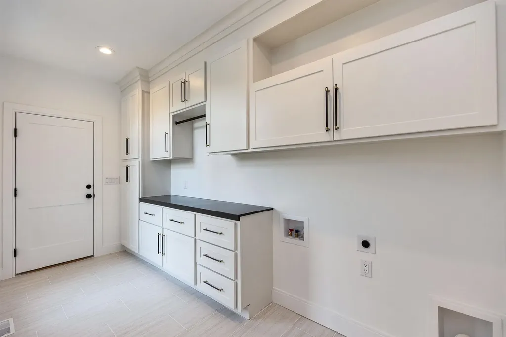 17-4-28 Boiling Kettle Way Bedford NH 03110