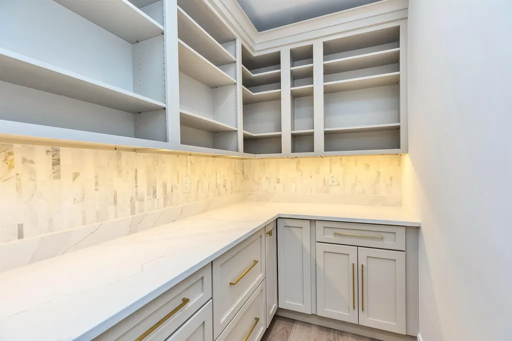 17-4-28 Boiling Kettle Way Bedford NH 03110