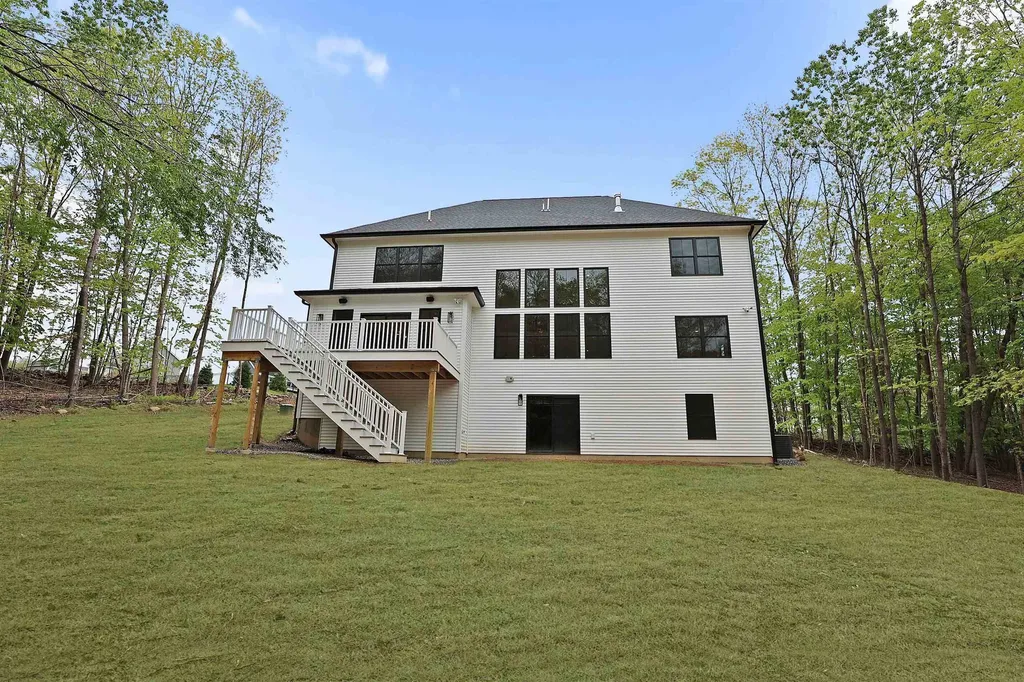 17-4-28 Boiling Kettle Way Bedford NH 03110