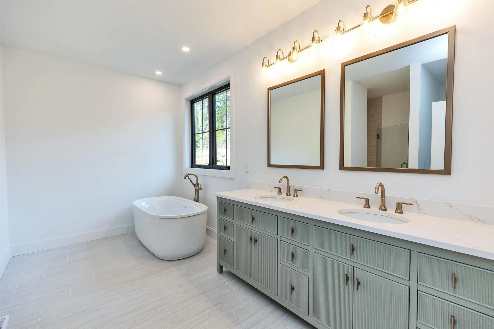 17-4-28 Boiling Kettle Way Bedford NH 03110