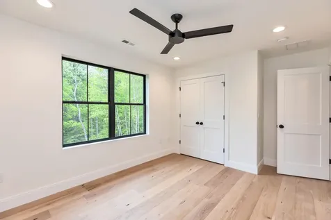 17-4-28 Boiling Kettle Way Bedford NH 03110