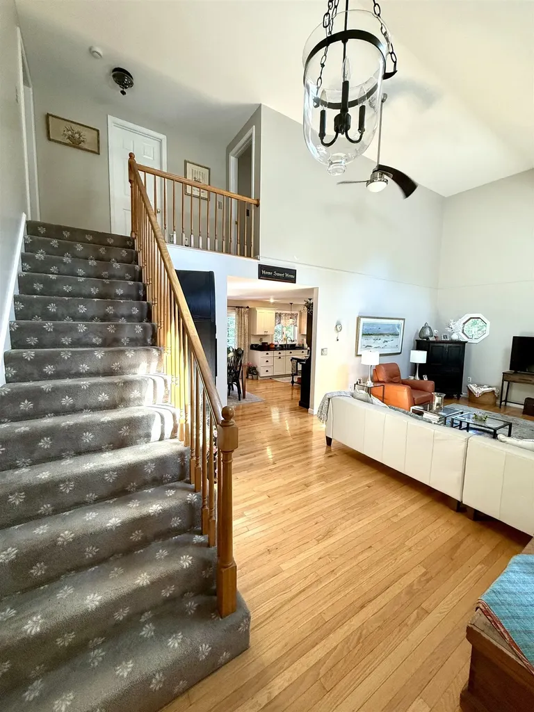 29 Beacon Street Londonderry NH 03053