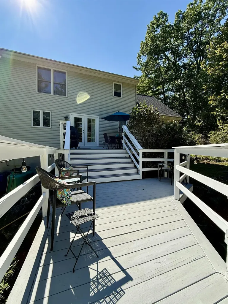 29 Beacon Street Londonderry NH 03053