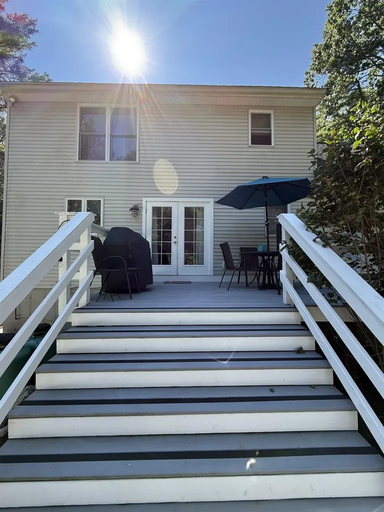 29 Beacon Street Londonderry NH 03053