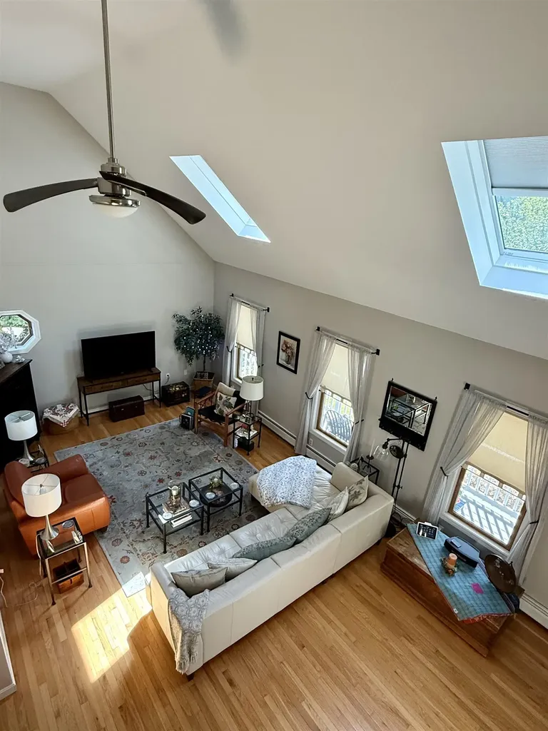 29 Beacon Street Londonderry NH 03053