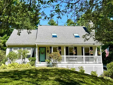 29 Beacon Street Londonderry NH 03053