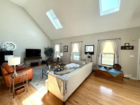 29 Beacon Street Londonderry NH 03053