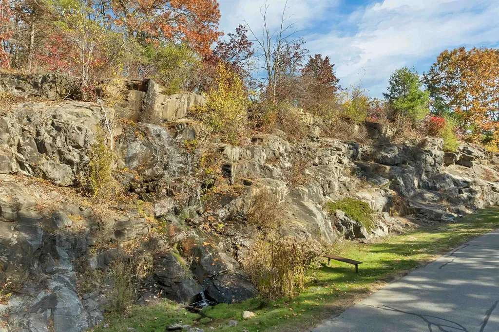 7 Evergreen Way Windham NH 03087