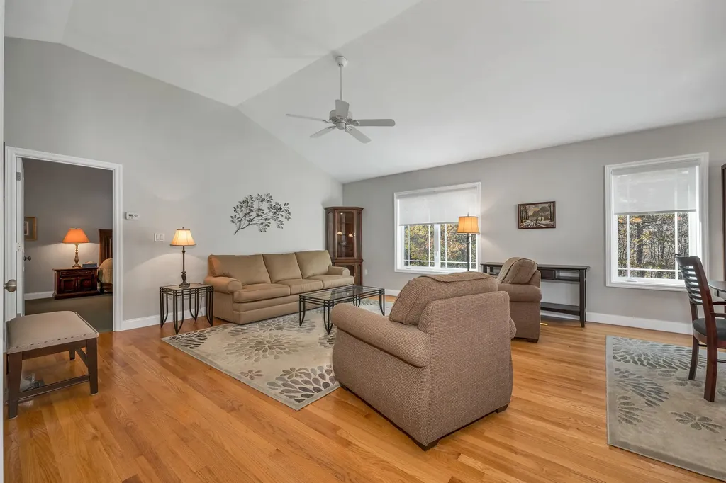 7 Evergreen Way Windham NH 03087