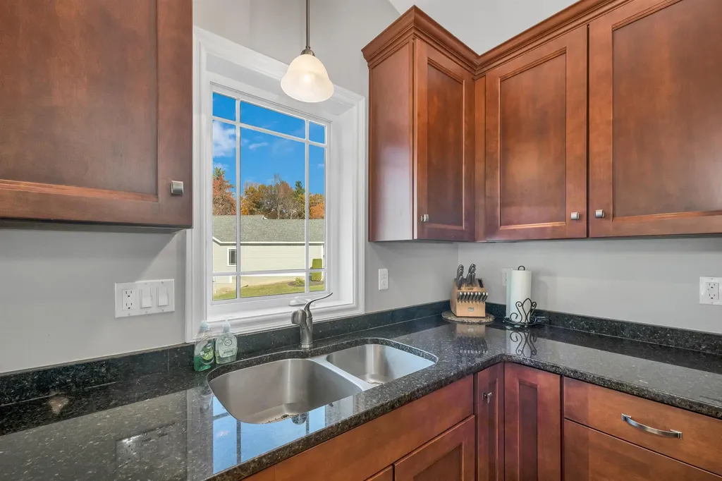 7 Evergreen Way Windham NH 03087