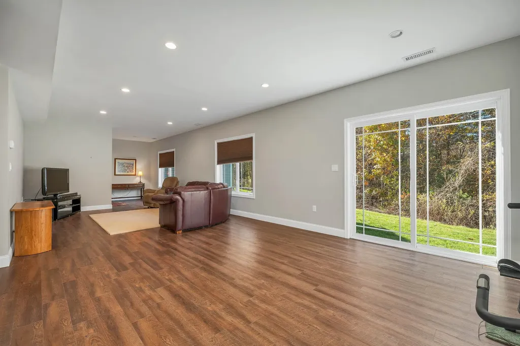 7 Evergreen Way Windham NH 03087