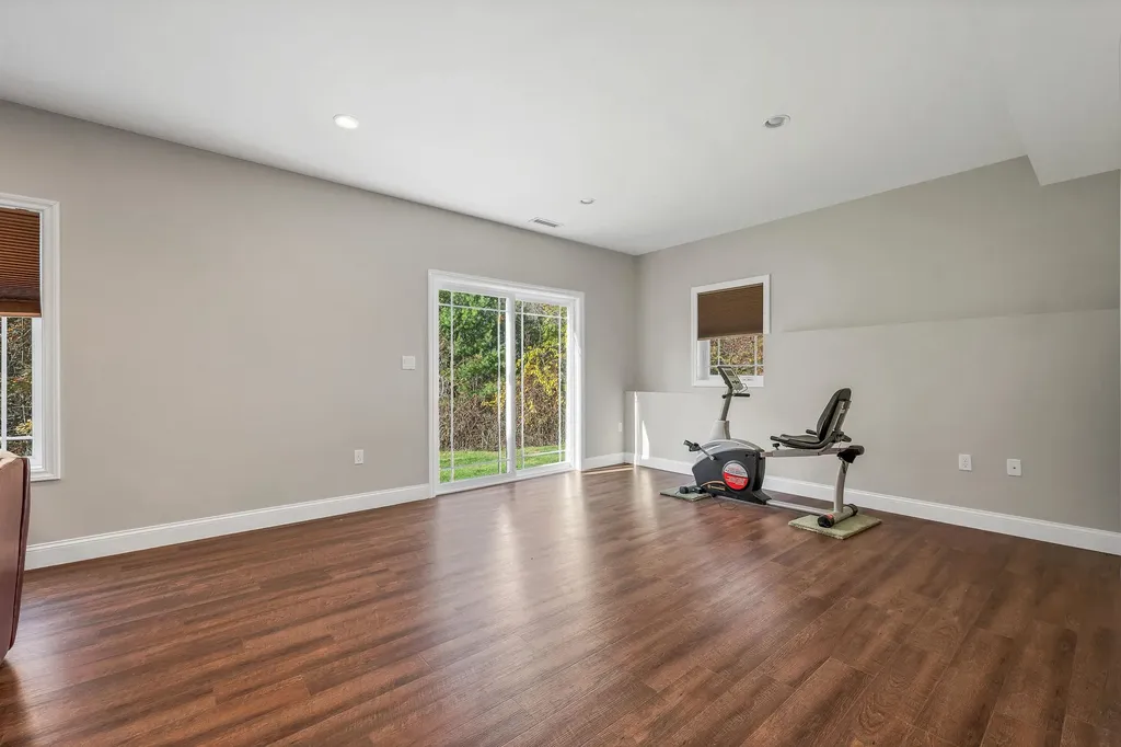 7 Evergreen Way Windham NH 03087