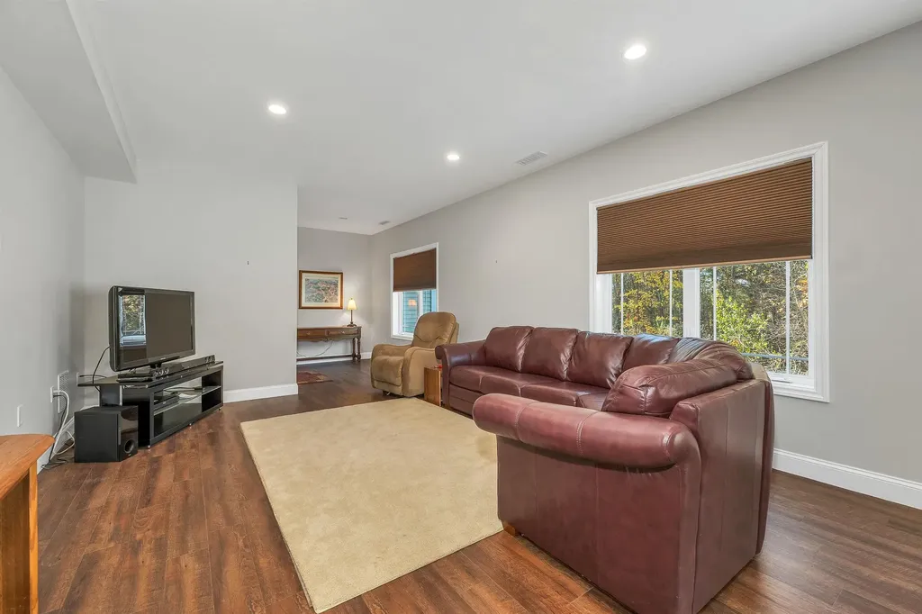 7 Evergreen Way Windham NH 03087