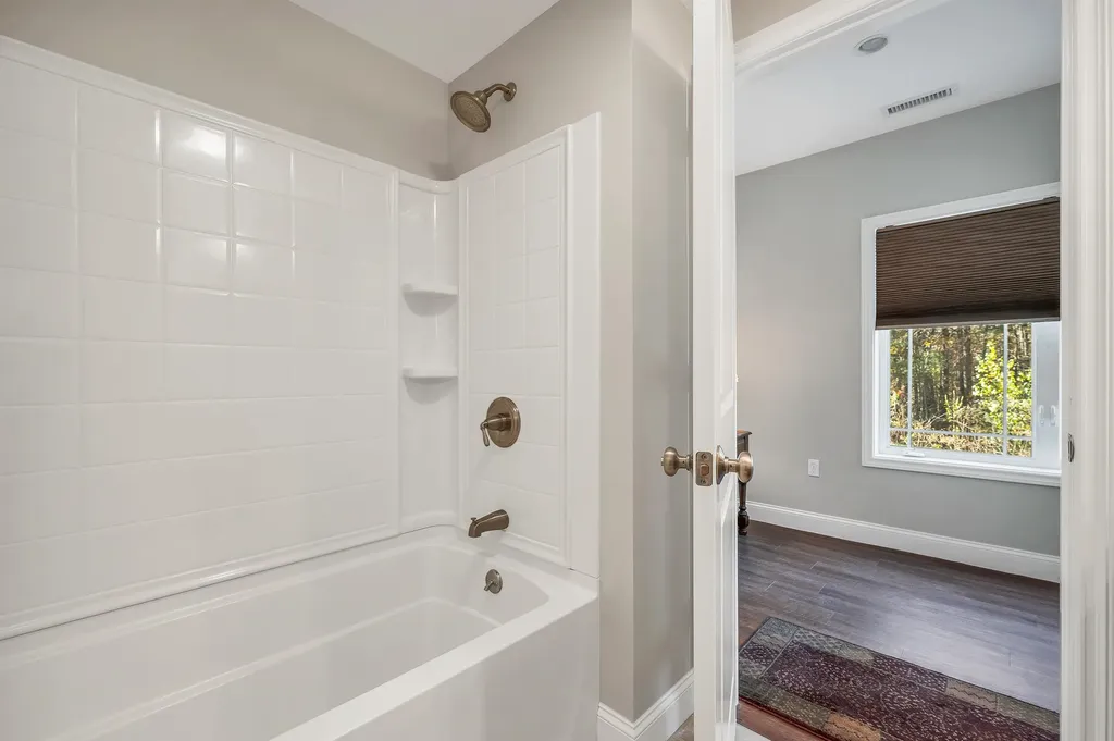 7 Evergreen Way Windham NH 03087