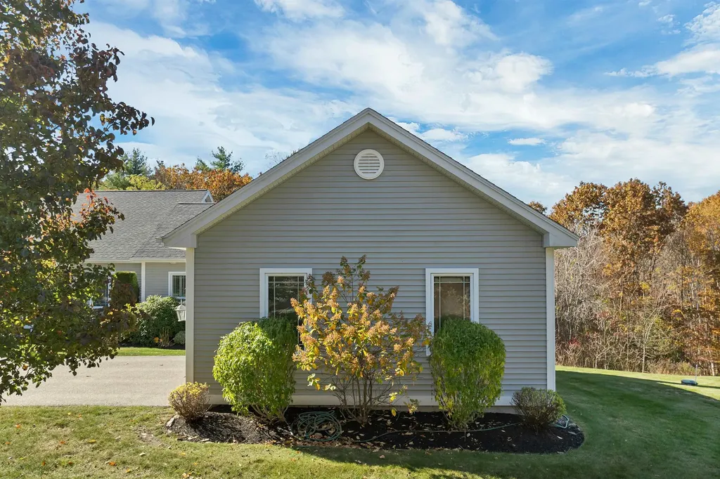 7 Evergreen Way Windham NH 03087