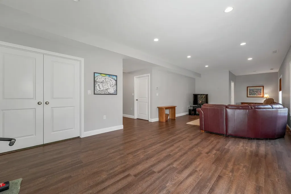 7 Evergreen Way Windham NH 03087