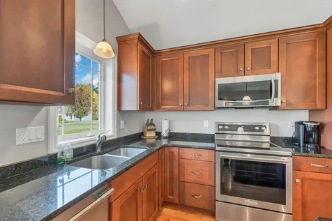 7 Evergreen Way Windham NH 03087