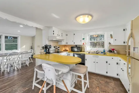 151 Us Highway 202 Bennington NH 03442-4118