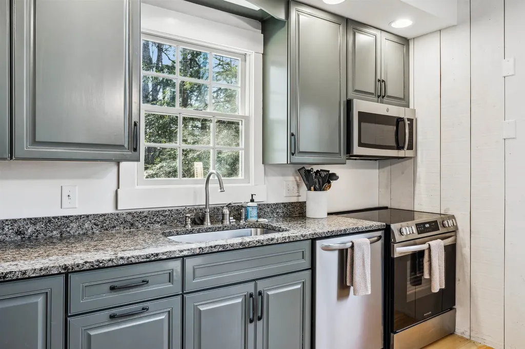 699 Baker Turn Hartford VT 05059