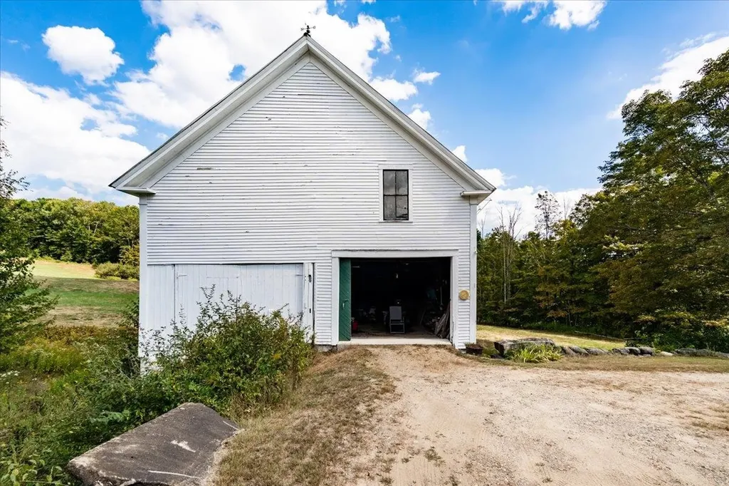 22 Abberton Road Canterbury NH 03224