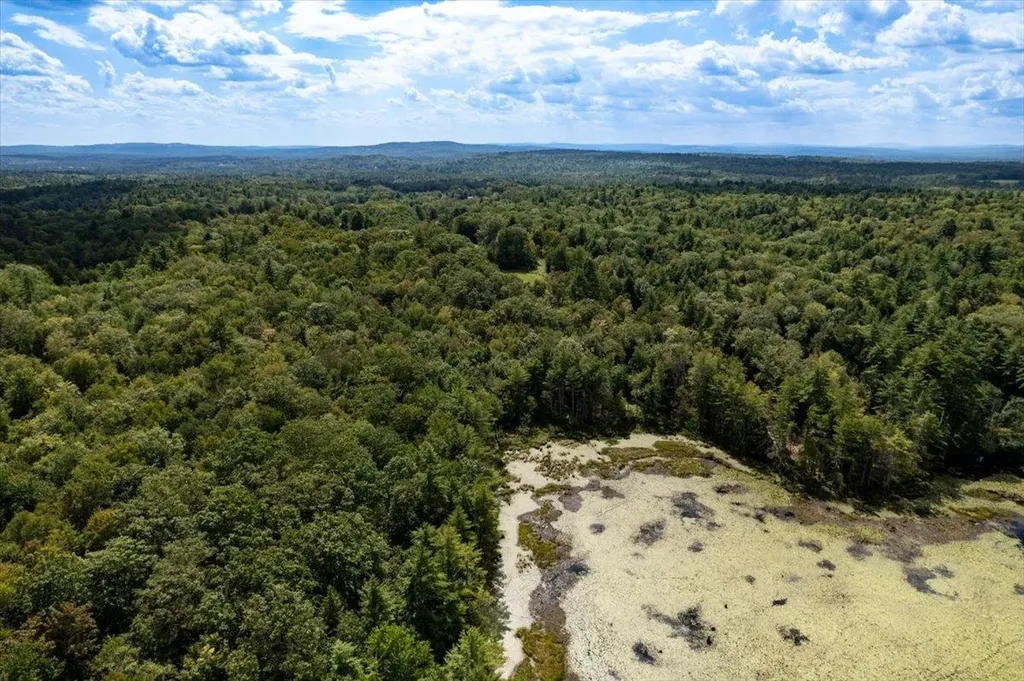 22 Abberton Road Canterbury NH 03224